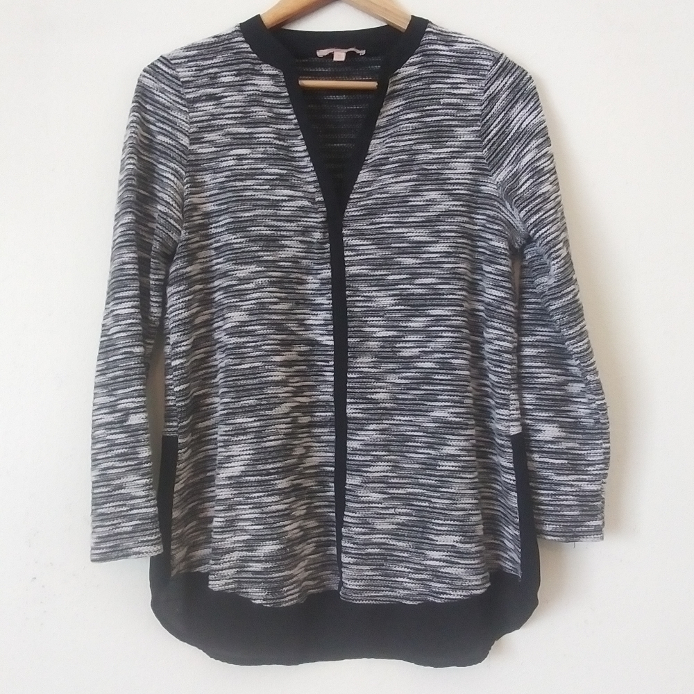 Gibson Latimer Mixed Material V-Neck Top, Black & White